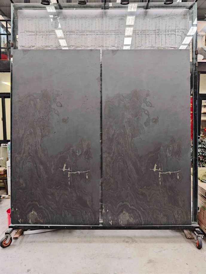 Bendable stone veneer for curved walls